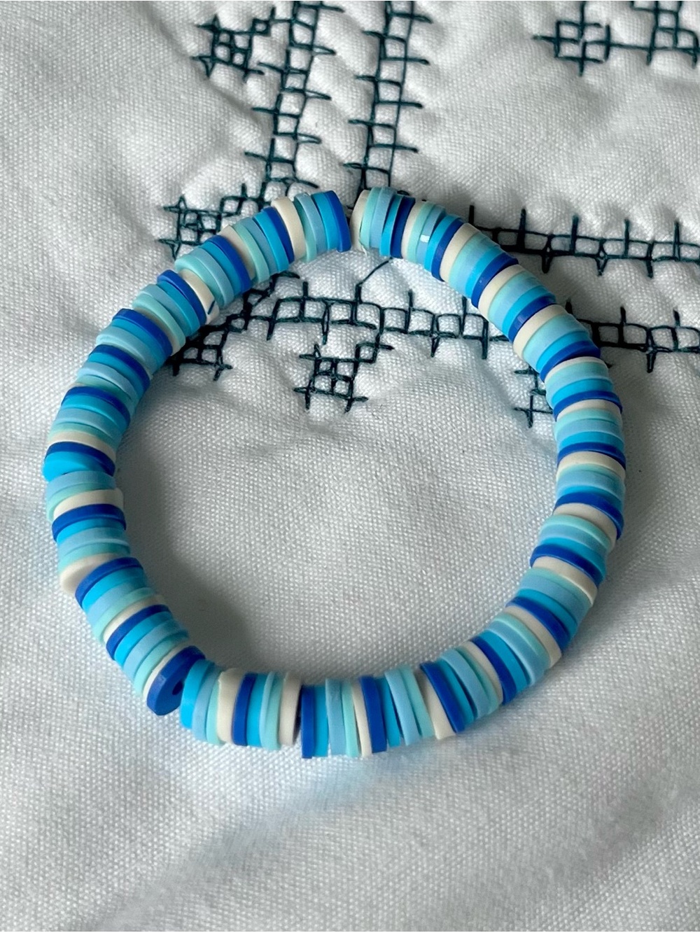 Blue Multi-Tone Disc Bead Stretch Bracelet - Unbranded